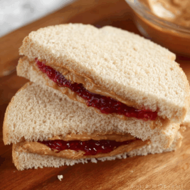 DIY Peanut Butter & Jelly Crustless Sandwiches