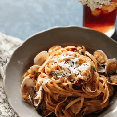 Savory Spaghetti with Rich Red Clam Sauce