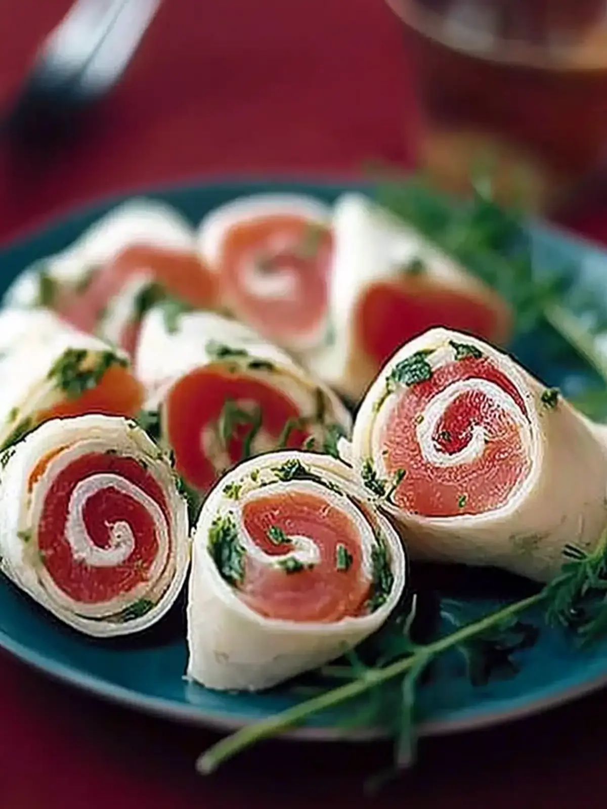 Smoked salmon rotollos