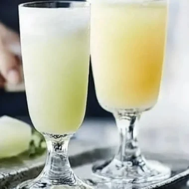 Snowball cocktail