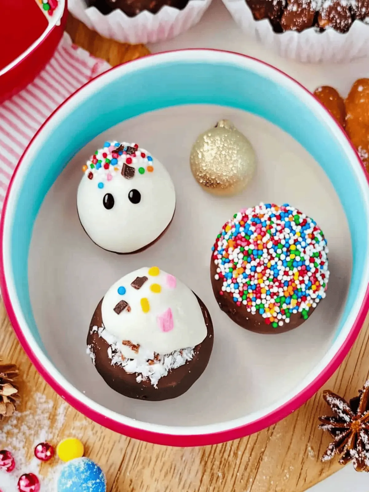 Christmas Hot Chocolate Bombs | 3 Festive Filled Cocoa Balls 3 Christmas Hot Chocolate Bombs | 3 Festive Filled Cocoa Balls
