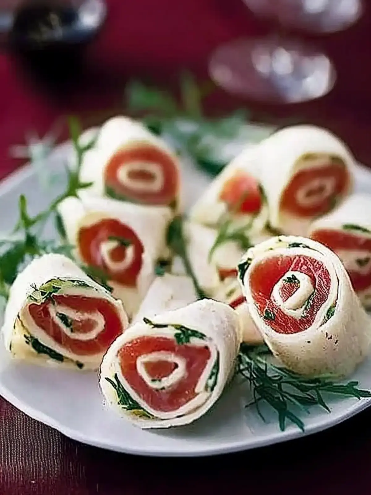 Smoked salmon rotollos