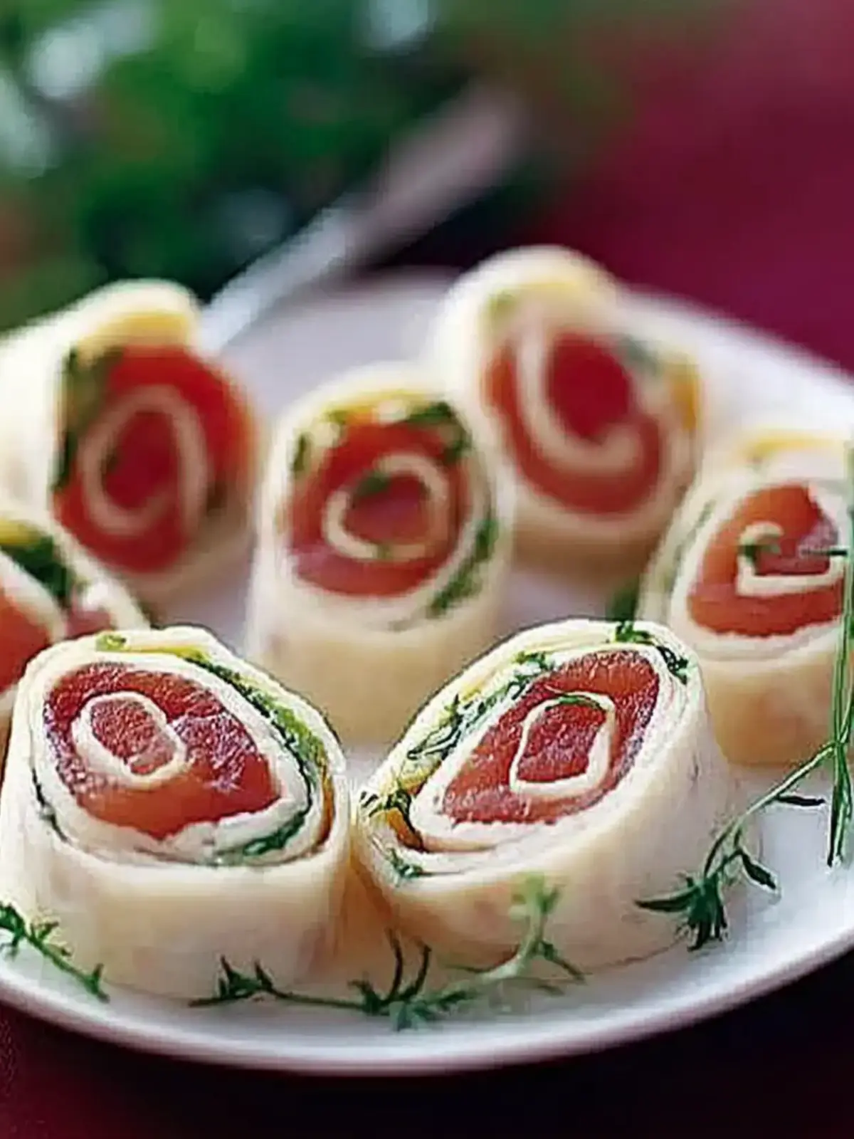 Smoked salmon rotollos