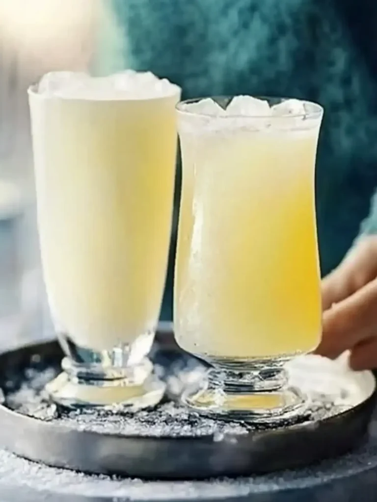 Snowball cocktail