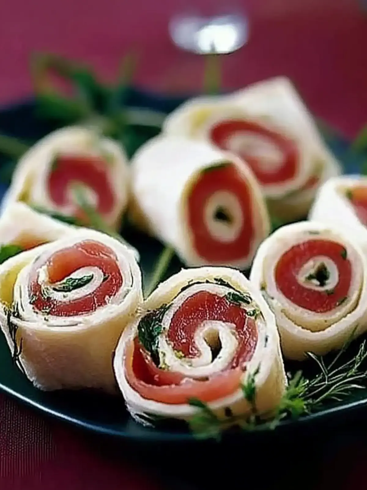 Smoked salmon rotollos