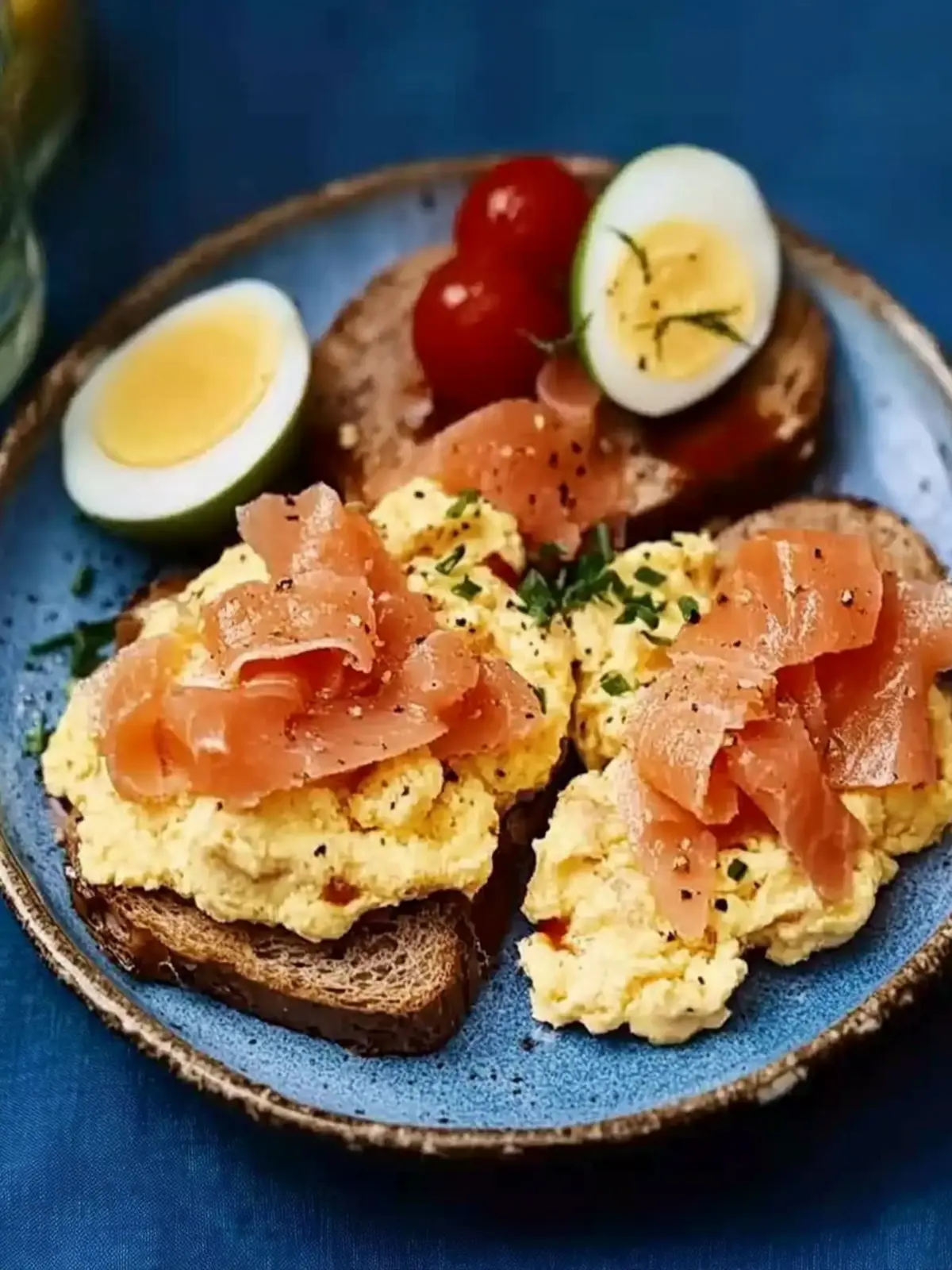 Bloody mary scrambled eggs & smoked salmon