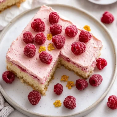 Almond Raspberry Cake: A Soft and Refreshing Treat You’ll Love 10 Almond Raspberry Cake: A Soft and Refreshing Treat