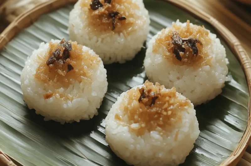 Malaysian Pulut Inti (Sweet Rice with Coconut)