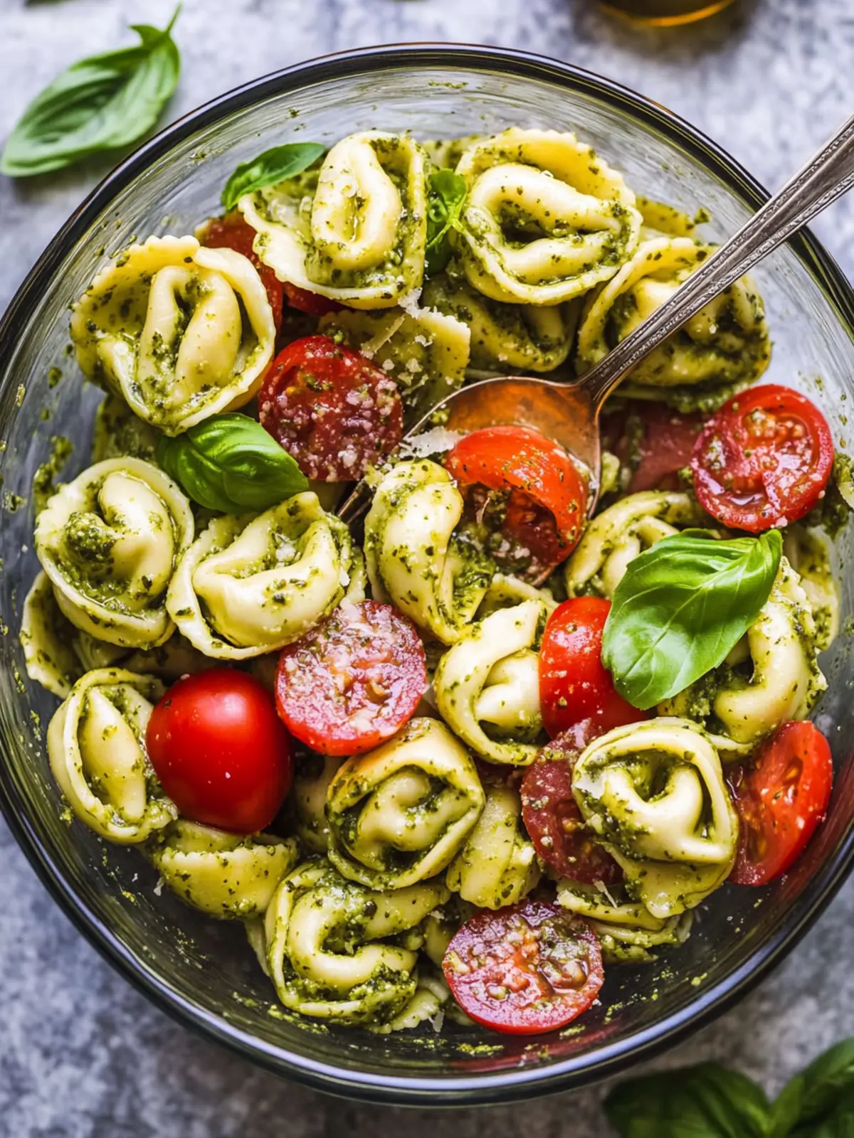 Easy Pesto Tortellini Pasta Salad