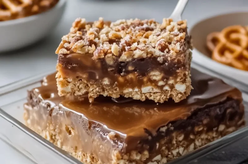 Oven Baked 5-Ingredient Caramel Pretzel Crunch Bars