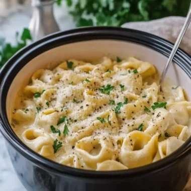 Crockpot Creamy Garlic Parmesan Tortellini