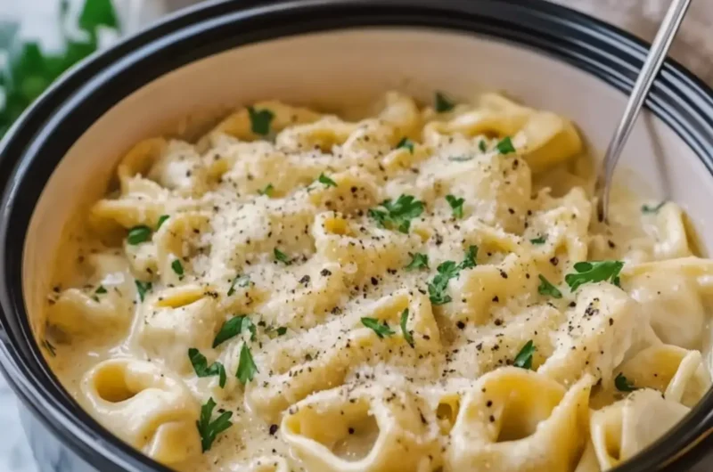 Crockpot Creamy Garlic Parmesan Tortellini