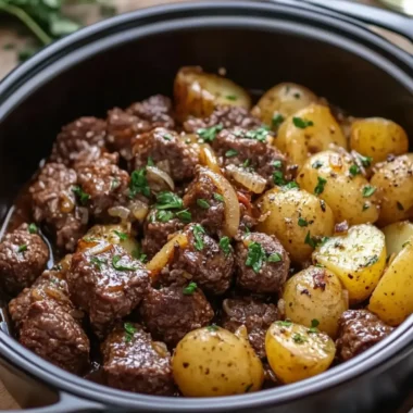 Slow Cooker Garlic Butter Beef Bites and Potatoes Delight 7 Slow Cooker Garlic Butter Beef Bites and Potatoes Delight